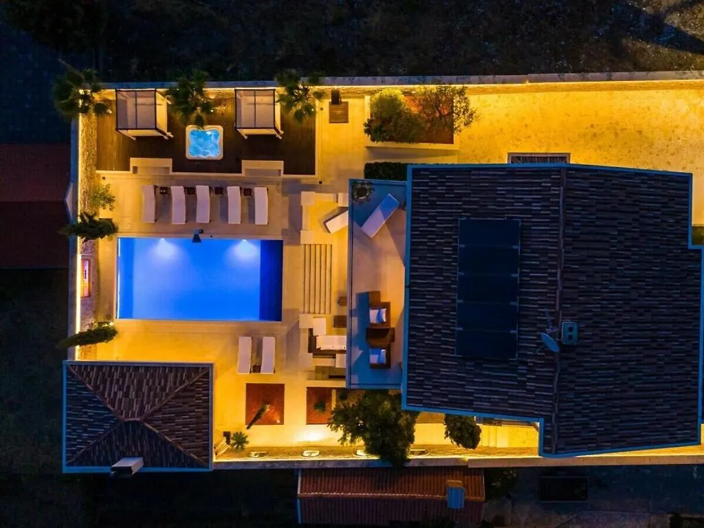Villa In Pola A With Swimming Pool Polaca 0*,  Croácia